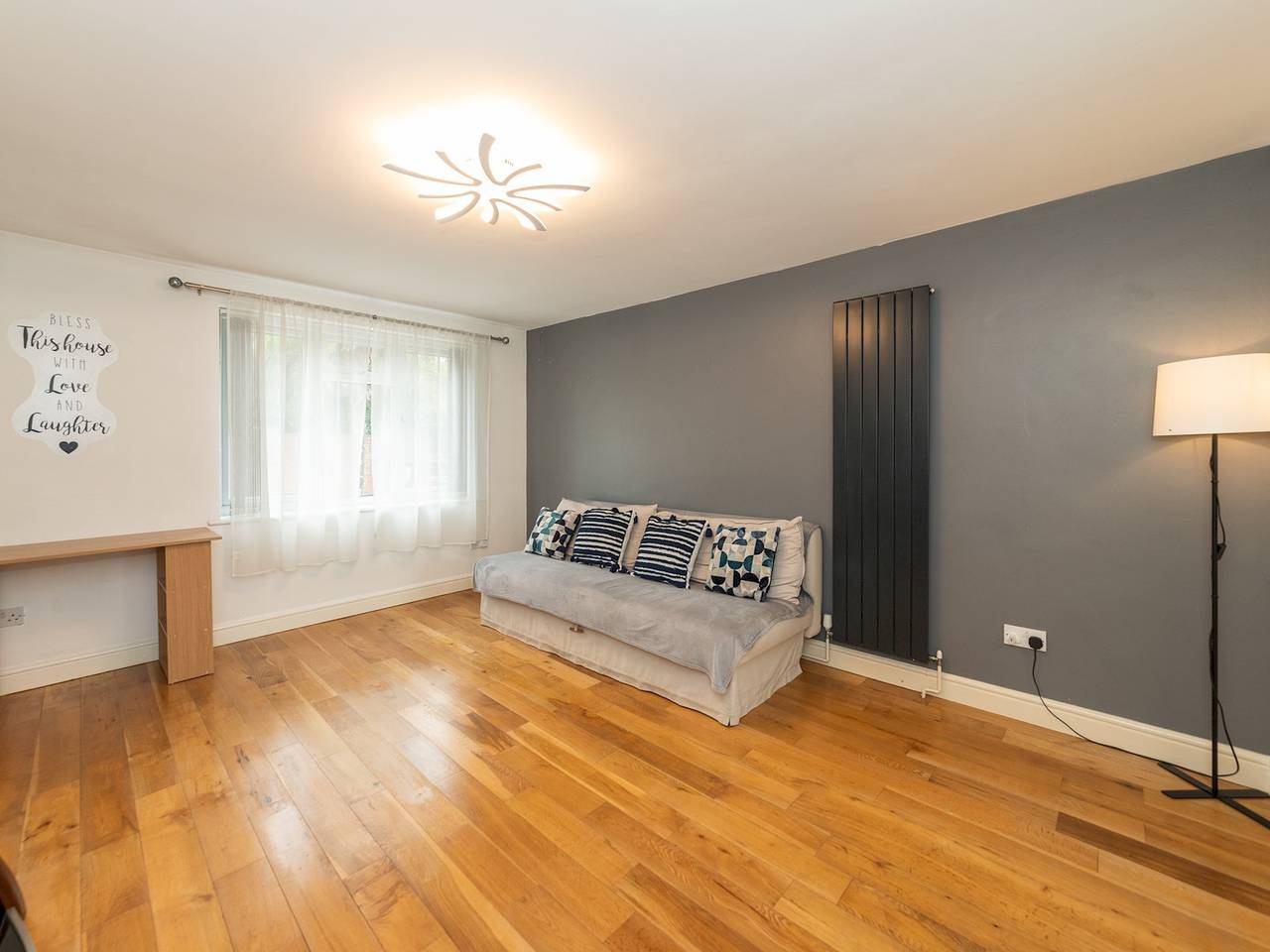 Pass the Keys | Bright House with Smart Tv & Home Comforts in Reading, Berkshire