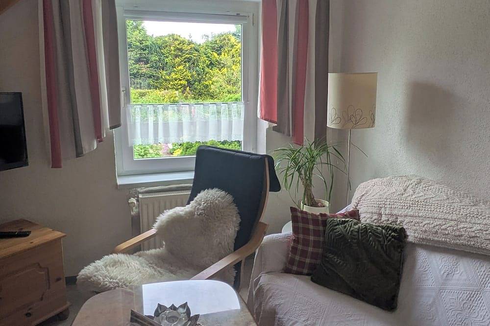 Appartement entier, 250 m from the Woblitzsee - quiet apartment with Wlan, terrace, bicycle garage in Wesenberg, Mecklenburg-Strelitz