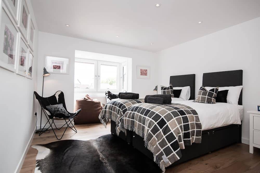 Luxury Townhouse with Hot tub & Parking* Special offer 20% off July dates* in St Andrews, Fife region