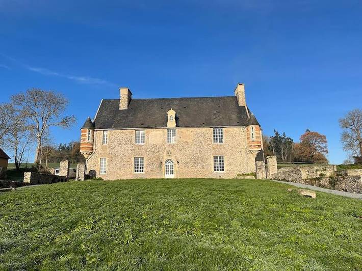 Cottage pour 10 personnes, avec jardin et vue, animaux acceptés à Airel