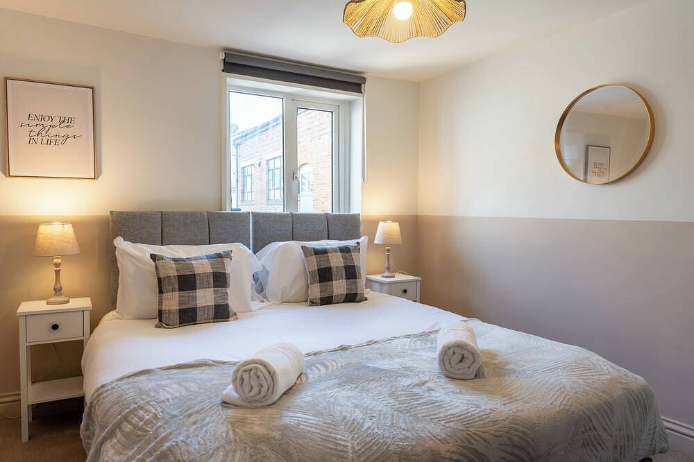 Hosta House - Cotswold's Cosy 5 Bed Home - Pool Table - Near Canal in Stroud, Gloucestershire