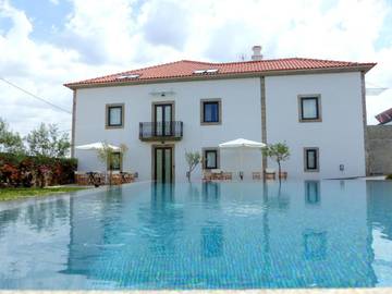 Cottage pour 2 personnes, avec vue ainsi que jardin et piscine dans Figueira de Castelo Rodrigo