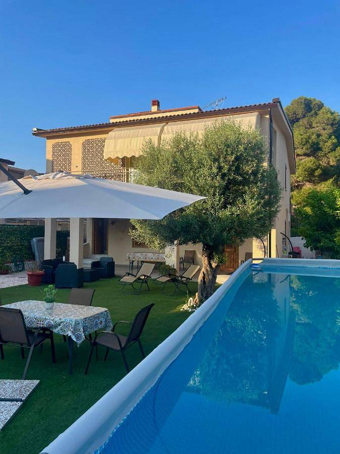 Casa vacanza per 6 persone, con giardino e piscina in Carini