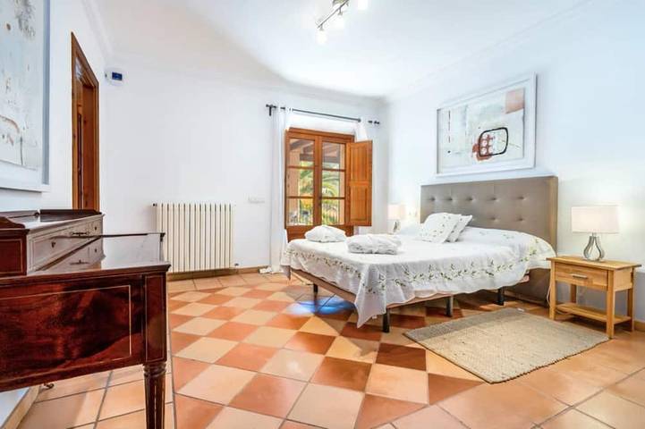 Villa Circe -Exclusiva villa con piscina cubierta climatizada en Fornalutx. in Fornalutx, Mallorca Oeste