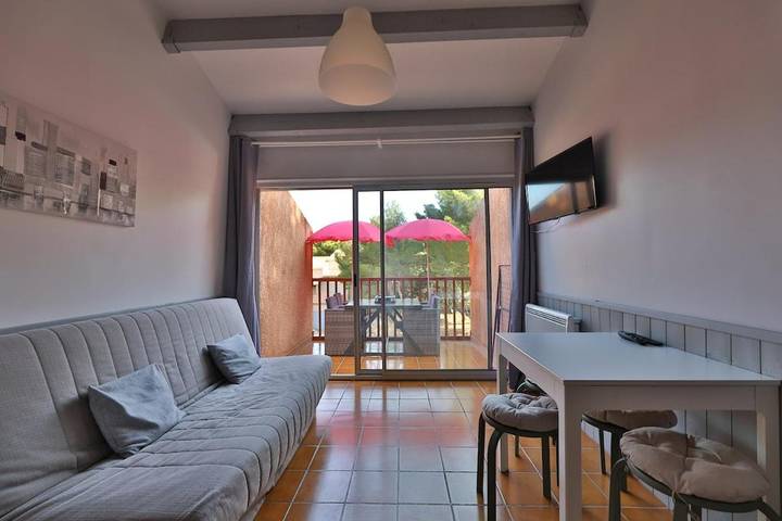 Gîte pour 4 personnes, avec terrasse dans Couronne Vieille