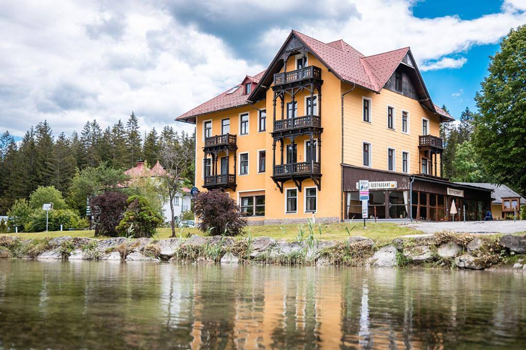 Ganze Ferienwohnung, Herrenhaus am Erlaufsee - Fam. Wailand - Appartement See-Komfort mit Balkon in Sankt Sebastian, Mostviertel Region