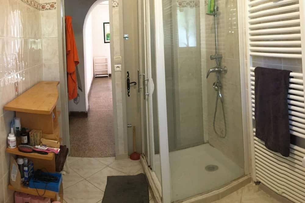 Large villa 10 minutes from the Nîmes Arena in Nîmes, Nimes region