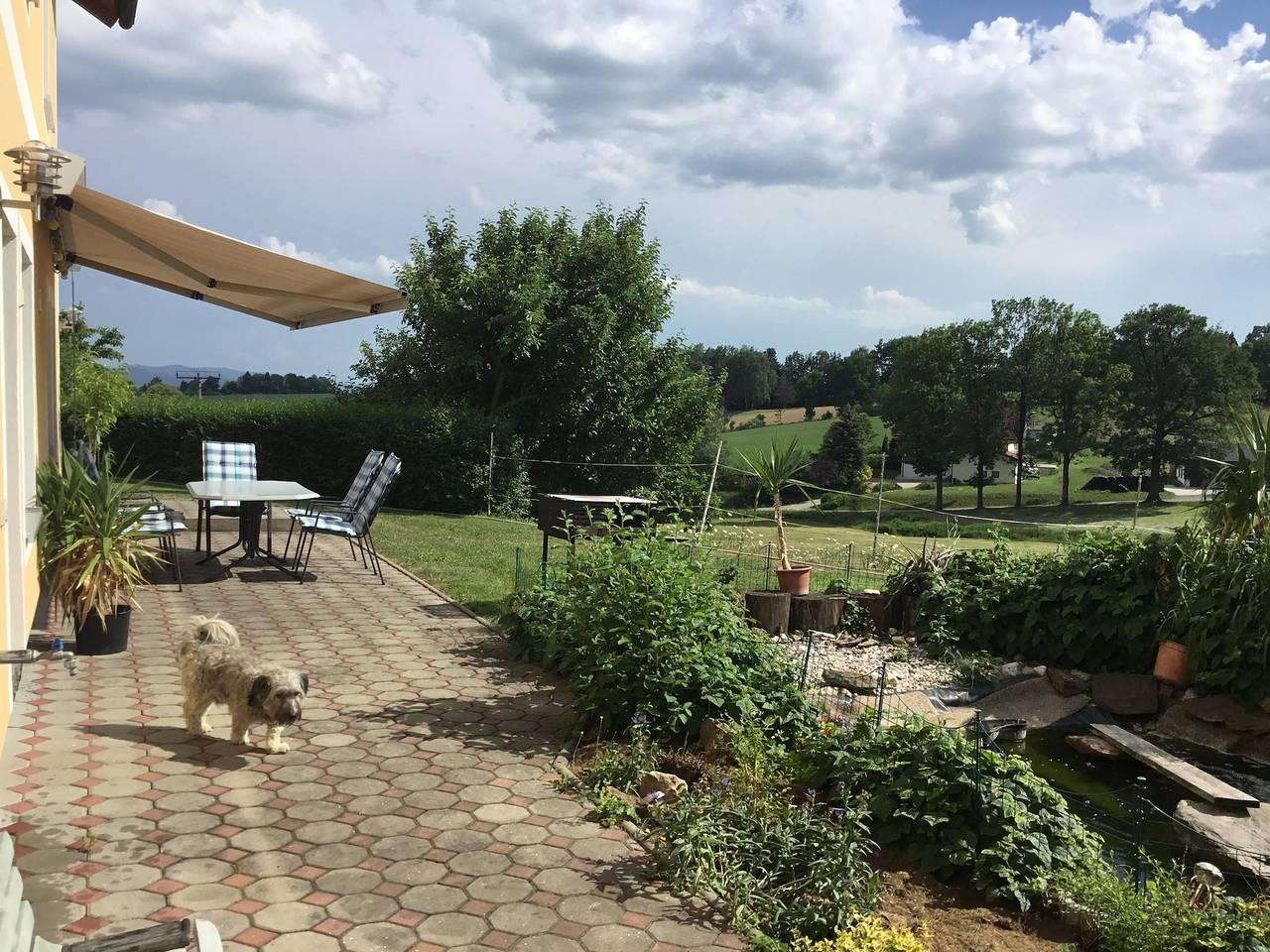 Haus Ruhland - Gemütliche Ferienwohnung mit Terrasse und Pool in Tiefenbach, Ostbayern