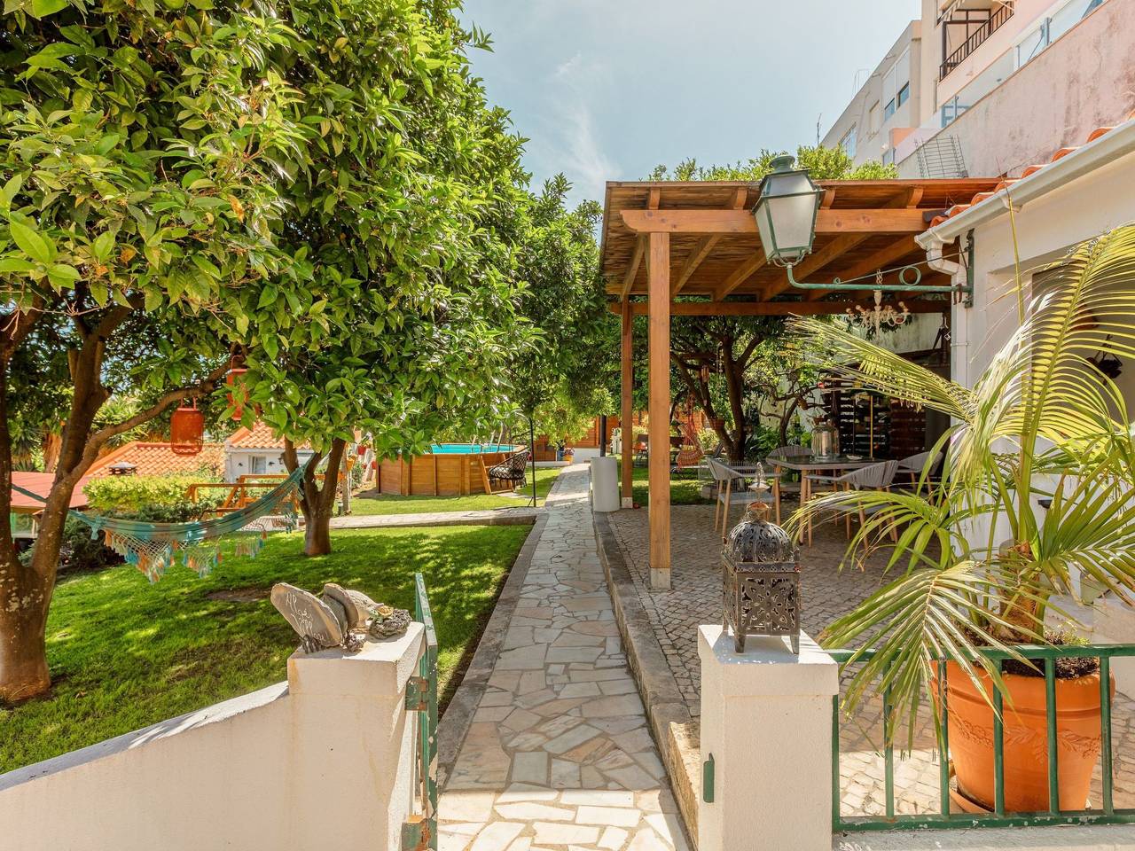Nette Wohnung mit Kleinem gemeinsamem Pool in Alges, Algés, Linda-a-Velha e Cruz Quebrada-Dafundo