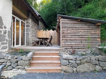 Gîte pour 12 personnes, avec terrasse à Rochefort-Montagne
