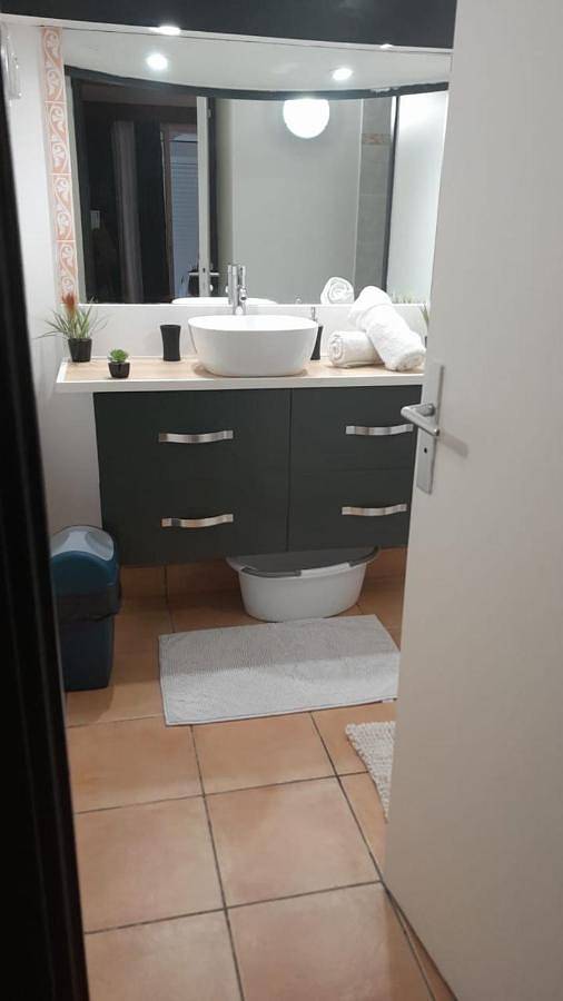 Gîte pour 2 personnes, avec jardin ainsi que vue et piscine dans Anse Caritan - 4