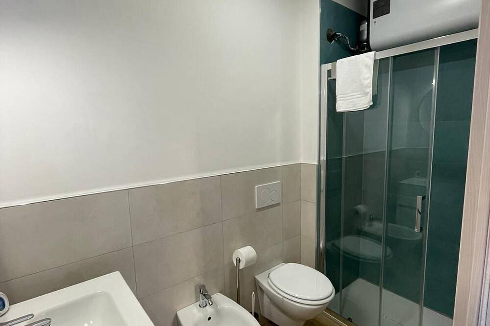 Entire apartment, Ancient Mansion By The Sea App. \"Le Rose\" - Trabocchi View & Private Parking in Marina di San Vito, Chieti Province