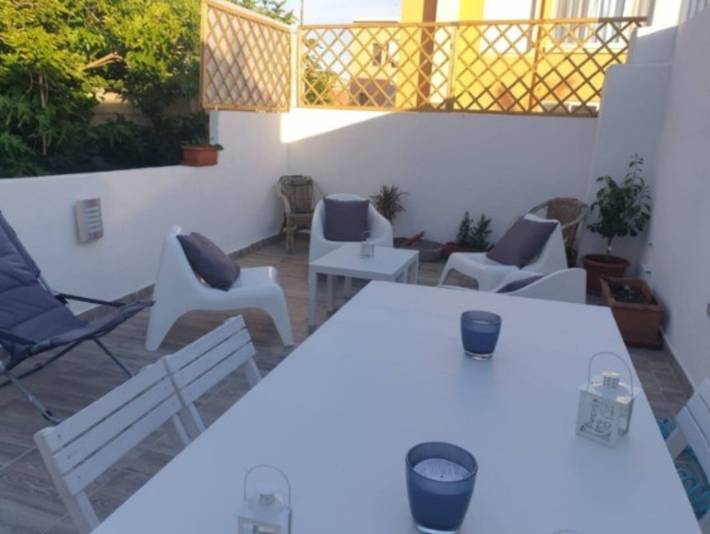 Room 'Camera Matrimoniale Con Bagno' with Shared Terrace, Wi-Fi and Air Conditioning in Quartu Sant'Elena, Campidano