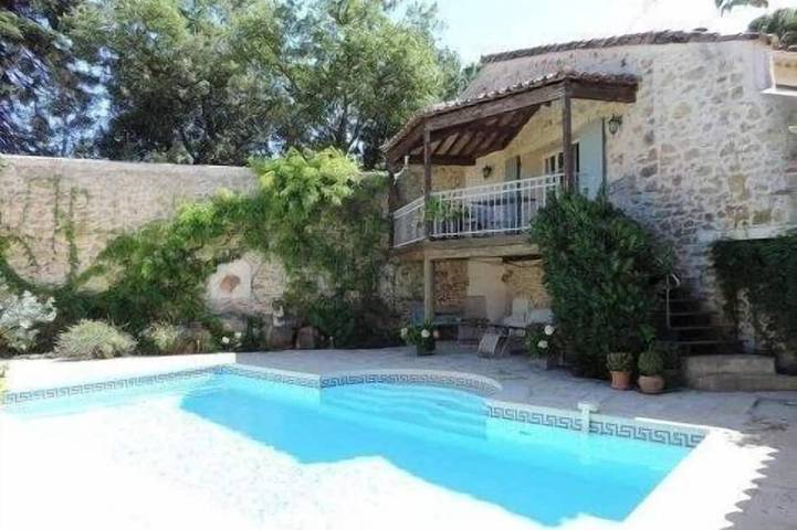 Gîte pour 7 personnes, avec jardin à Magalas