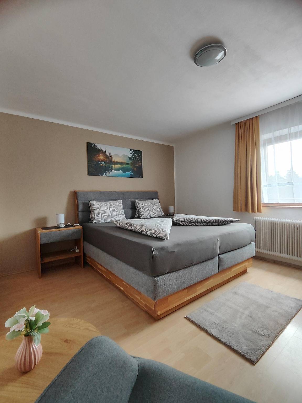 Dreibettzimmer, Dusche, Wc, gartenseitig in Münster (Tirol), Kaisergebirge