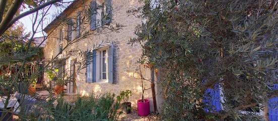Chambre d’hôte pour 2 personnes, avec piscine et jardin, animaux acceptés à Noves