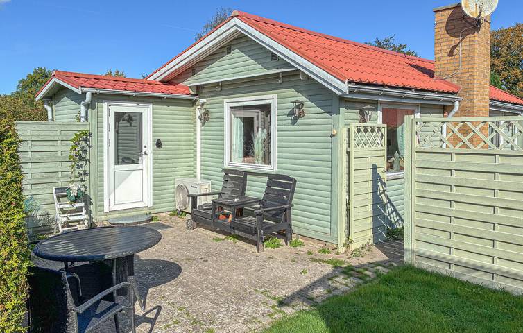 Ferieudlejning for 6 personer, med Terrasse og Have i Faxe Ladeplads