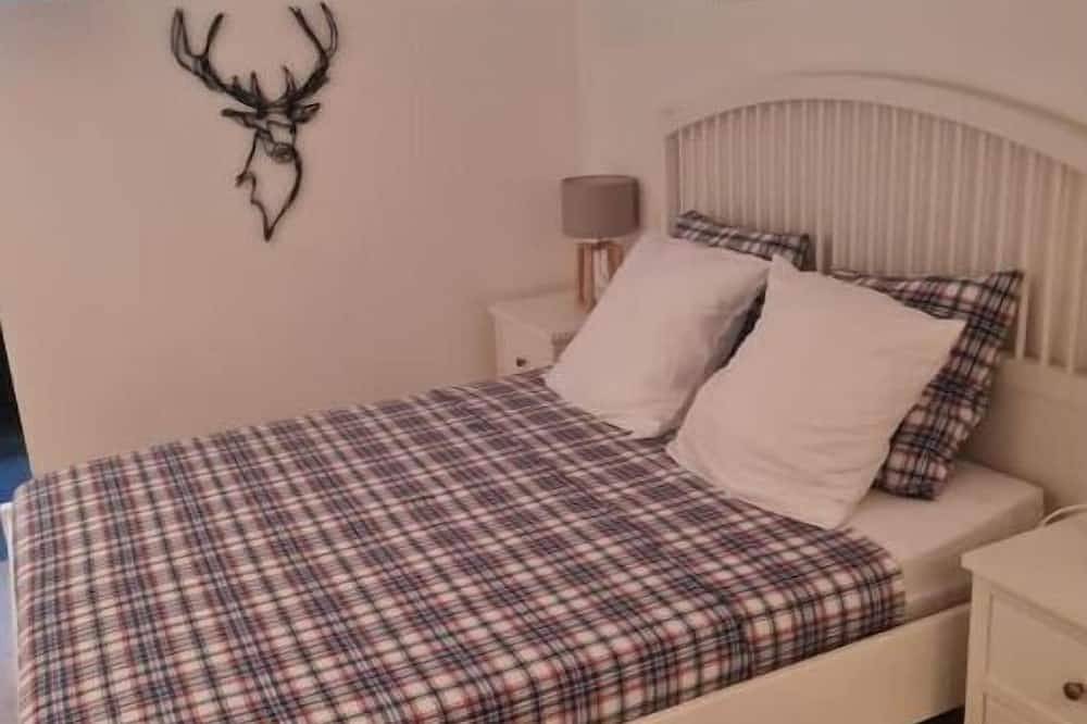 Stylish, spacious farmhouse 'Crouzillac' with private heated pool in La Sauvetat-sur-Lède, Villeneuve-sur-Lot region