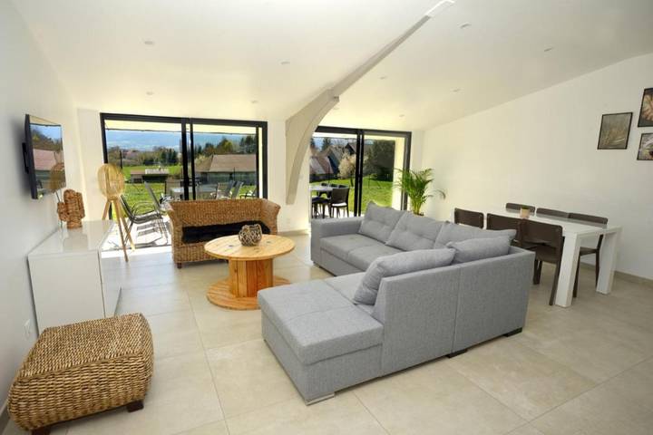 Gîte pour 14 personnes, avec Jacuzzi et Terrasse ainsi que Jardin et Vue à Lavars