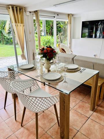 Gîte pour 4 personnes, avec jardin et terrasse à Petit-Bourg