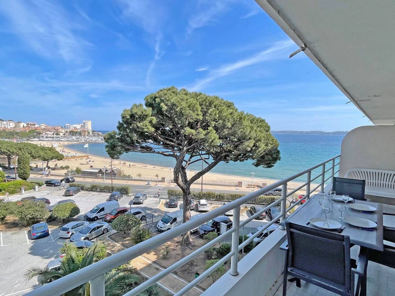 Entire apartment, Mit Blick auf das Wasser in Sainte-Maxime, Mediterranean Coast (France)