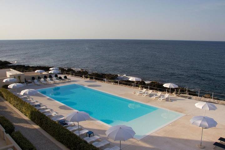 Hôtel, avec Balcon ainsi que Terrasse et Piscine