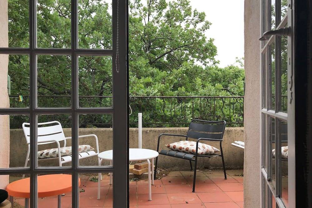 Ganze Wohnung, Studio almost in a tree in Le Pradet, Toulon Region