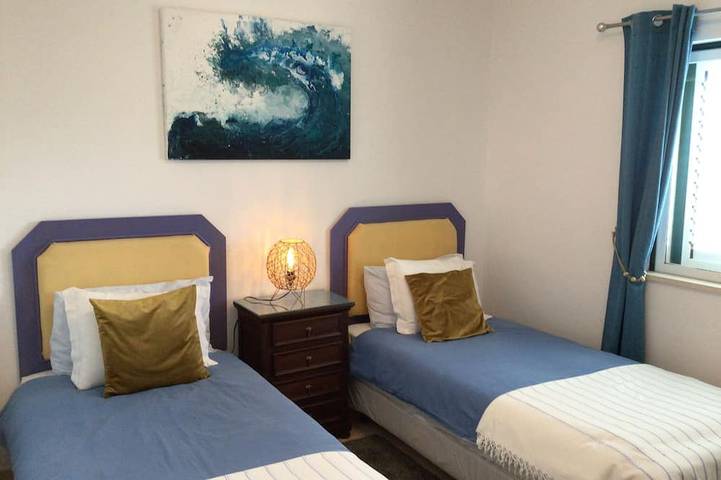 Ganze Wohnung, Stylish, 2 bedroom,2 bathroom apartment in Alvor  -shared pool in great location in Alvor, Faro Distrikt