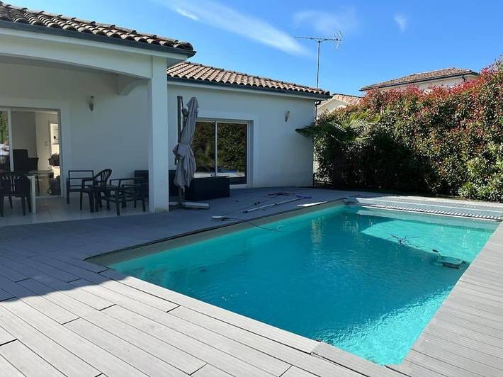 Location de vacances pour 8 personnes, avec piscine et balcon à Albias