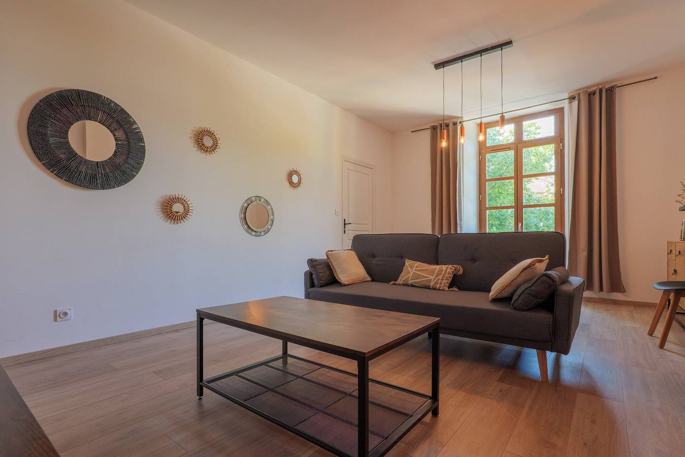 Appartement entier, Appartement « T4 Cosy en centre-ville » avec Wi-Fi et climatisation in Aubenas, Ardèche