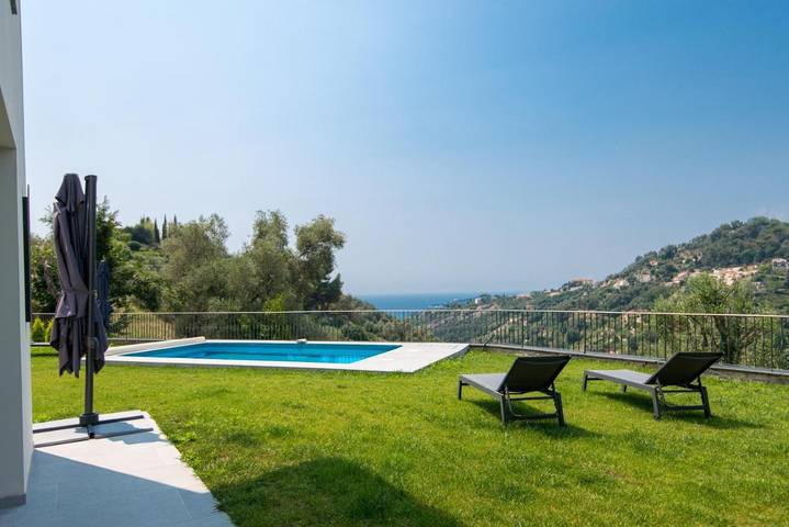 Villa pour 8 personnes, avec Terrasse et Jardin ainsi que Piscine et Vue à Menton