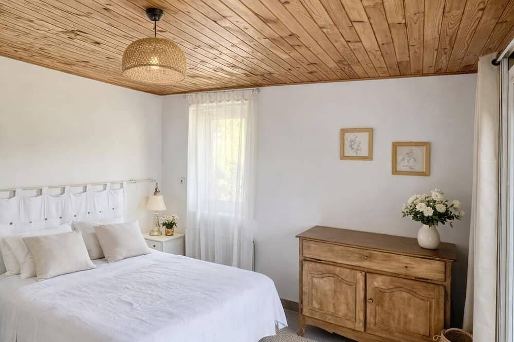 Appartement entier, Le Mas d'Eylieux - Côté Source - Charme et Vue en sud Ardèche in Saint-Montan, Privas (arrondissement)