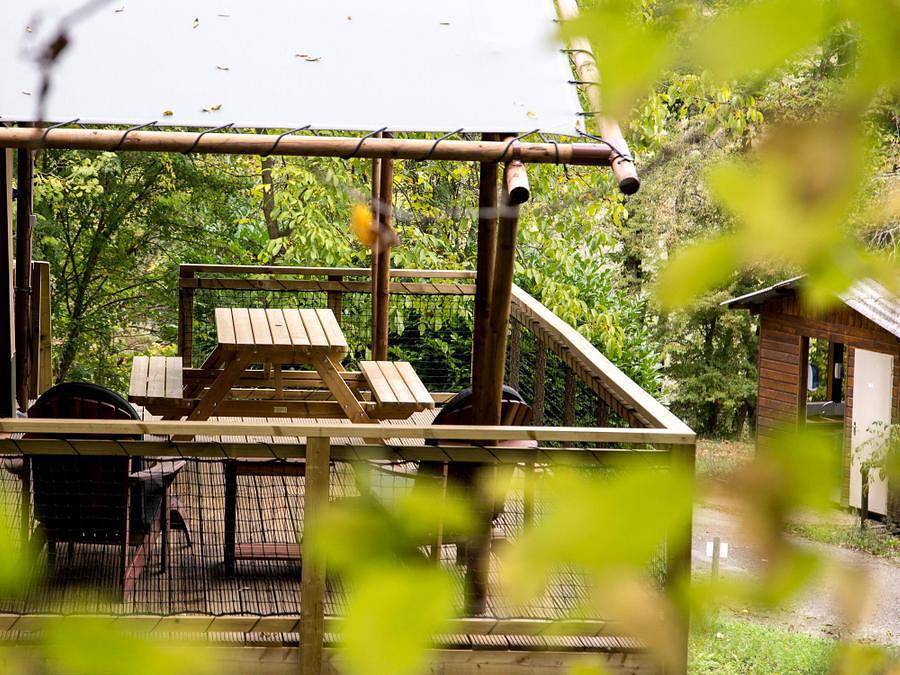 Camping Domaine de La Serre - Wohnzelt auz holz 6 personen - Zelt Lodge Luxe Xl Luxe Safari 61m² 3 Zimmer - Überdachte Terrasse in Aigues-Vives (Ariège), Ariège