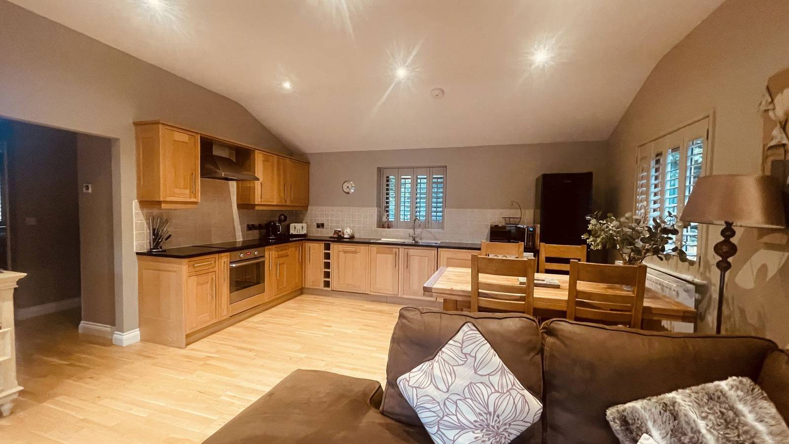 Kingfisher Lodge, South View Lodges in Shillingford St George, Devon