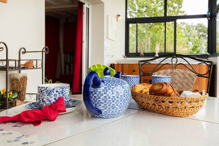 Location de vacances pour 4 personnes, avec Jacuzzi et Terrasse ainsi que Jardin et Vue à Ambres