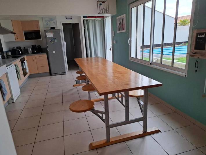 Location de vacances pour 8 personnes, avec piscine et jardin, animaux acceptés dans Office De Tourisme De La Couarde Sur Mer - 4