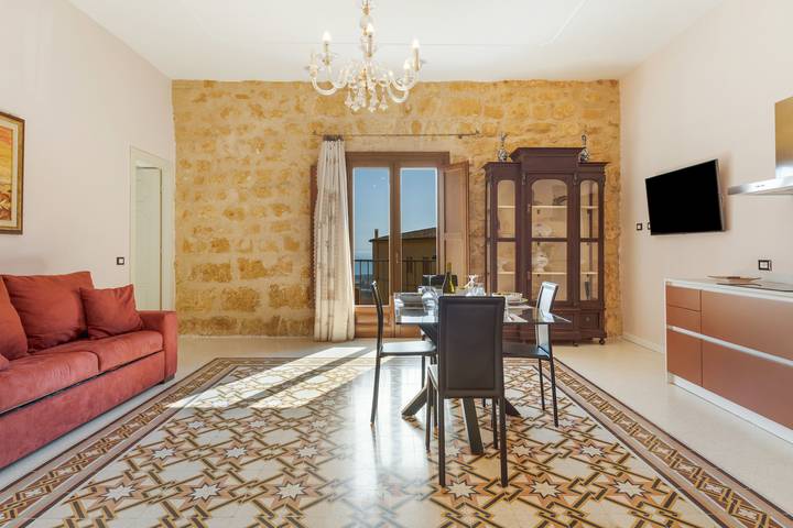 Apartamento entero, Apartamento 'Palazzo Zuppardo' con vistas al mar, centro histórico de Agrigento y balcón in Agrigento, Provincia de Agrigento