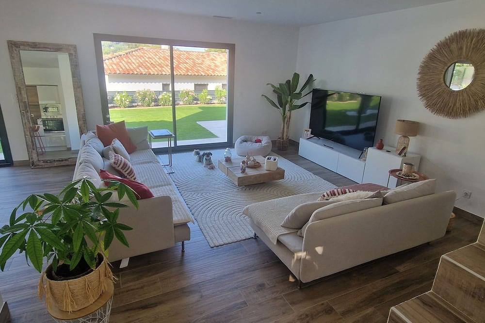 Villa with swimming pool and boule court in Ventabren, Aix-en-Provence region
