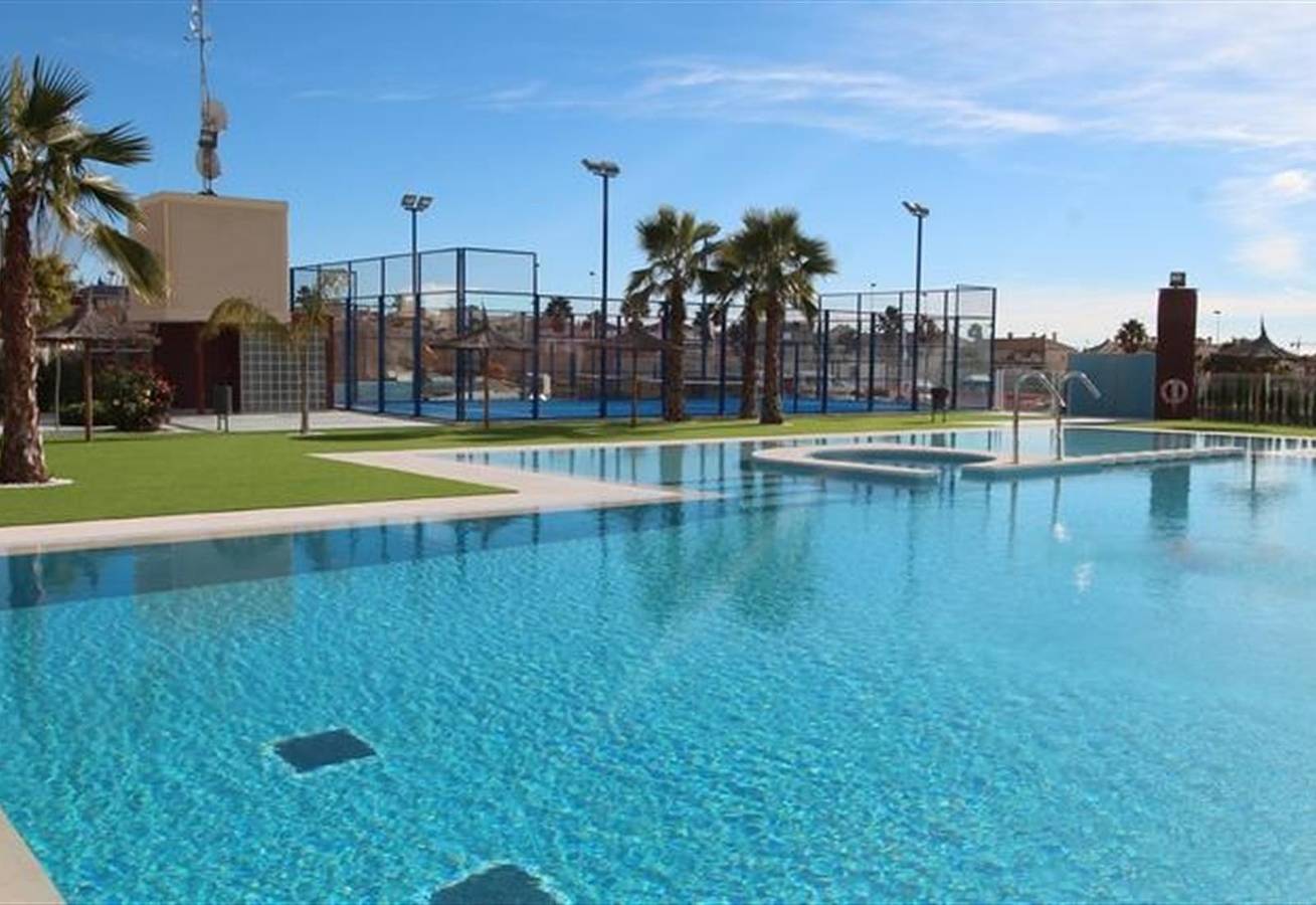 Entire apartment, "Fantastic apartment" with Pool, Whirlpool, Wi-Fi, A/C, Balcony & Terrace in Las Calas, Torrevieja