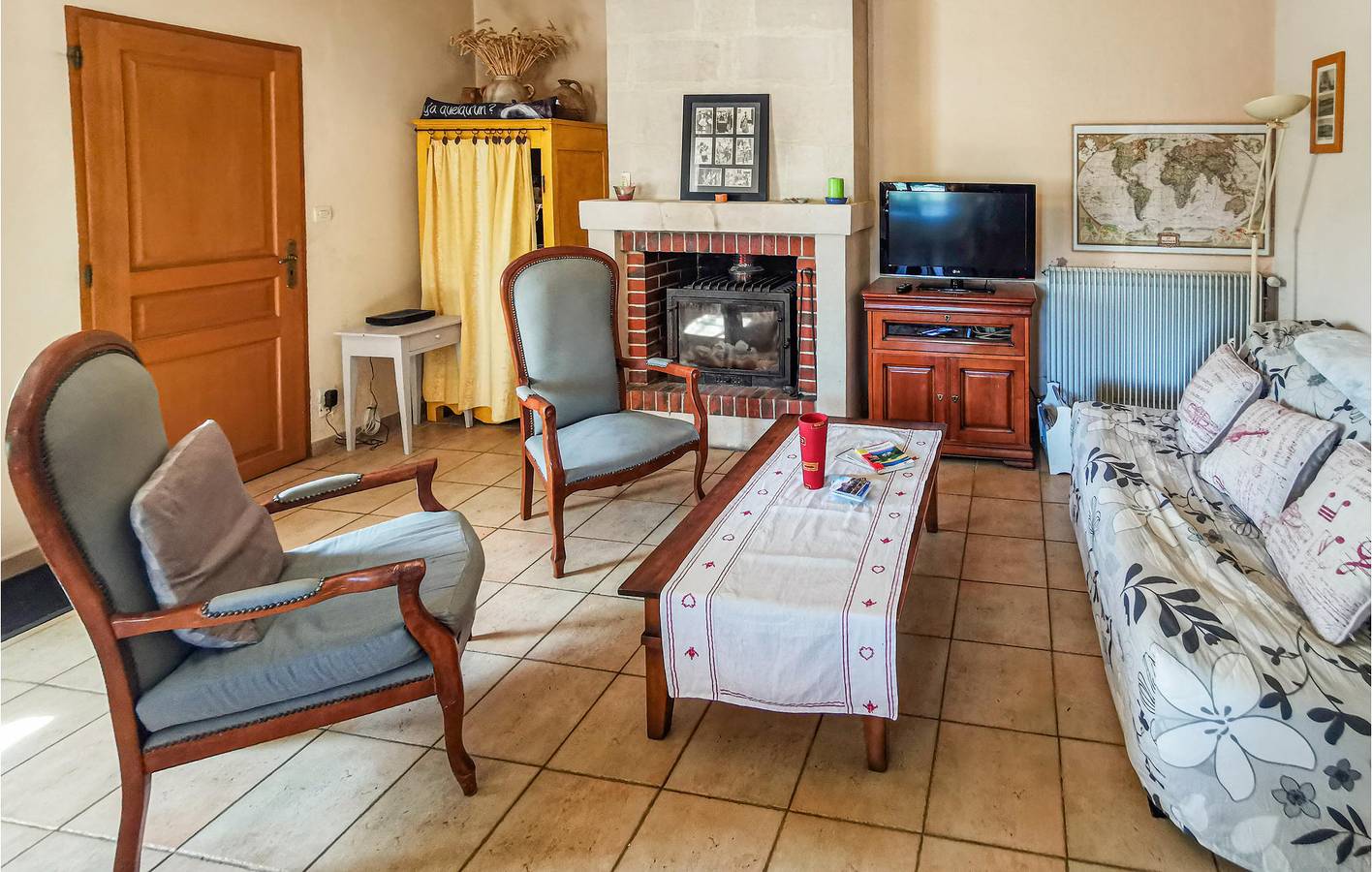 Insulated 1BR Apt w/ Parking, Garden & WiFi, 200m to Château-la-Vallière in Château-la-Vallière, Tours region