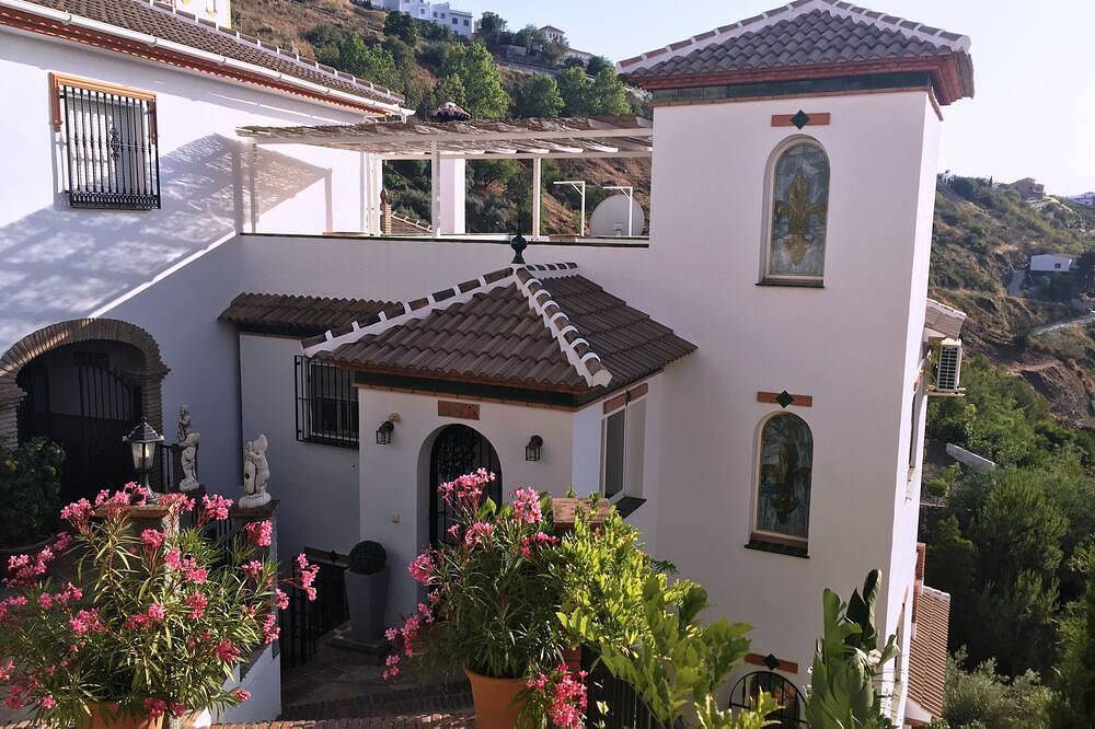 Entire apartment, Suitable Tinaos 1 with terrace and solarium in Cómpeta, Málaga Province