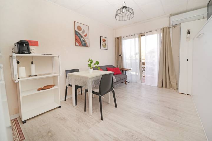 Gîte pour 2 personnes, avec balcon et vue sur le lac dans Casino de Balaruc - 3