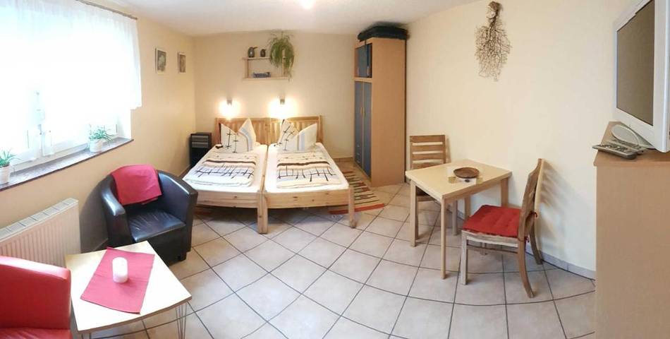 Ferienwohnung für 3 Personen, mit Terrasse und Garten in Niepars