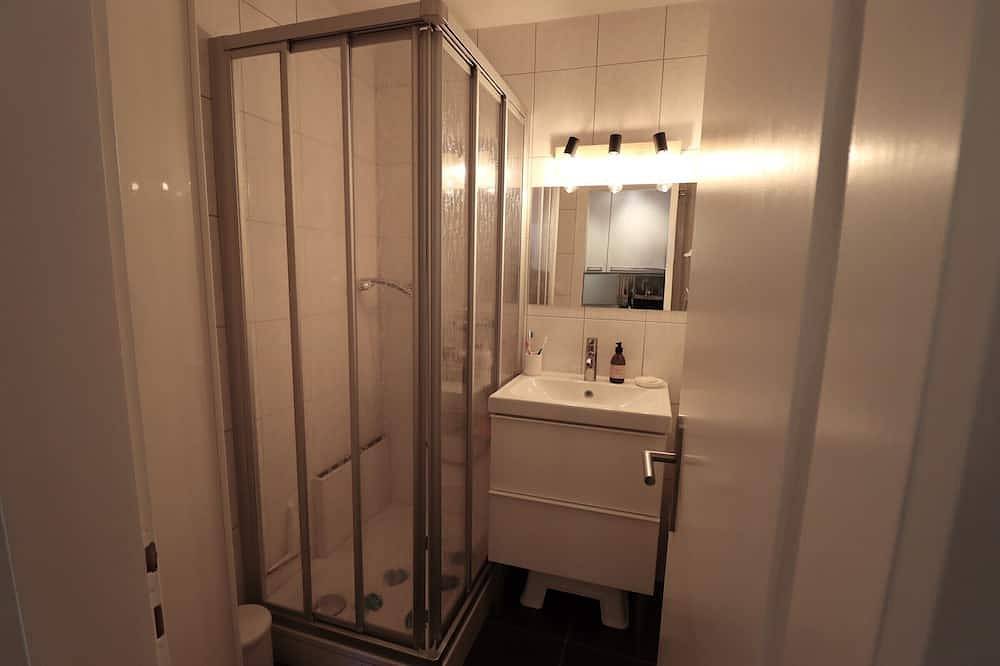 Ganze Wohnung, Aussen: Wohnung im 3. Stock eines 5-stöckigen Gebäudes am Eingang des Dorfes, Aufzug, Südbalkon mit in Saint Luc, Anniviers