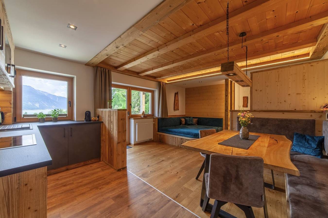 Ganze Wohnung, Ferienwohnung 'Mühlanderhof Apt Piz Lad' mit Seeblick, Gemeinschaftsterrasse und Wlan in Reschensee, Graun