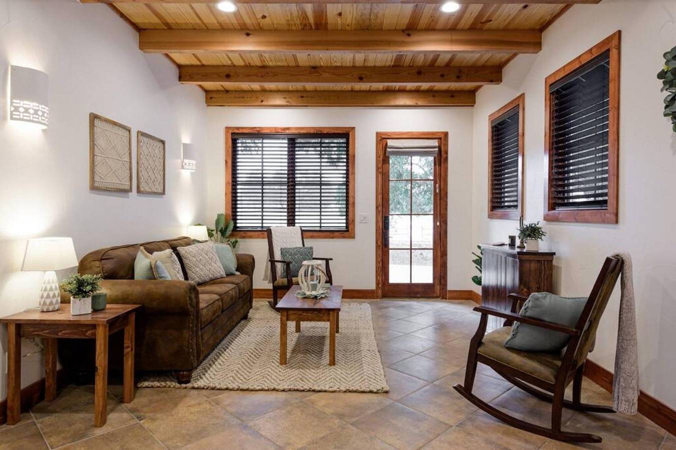 Little Dutch Cabin 101-12 Min to Magnolia-Baylor in McLennan County