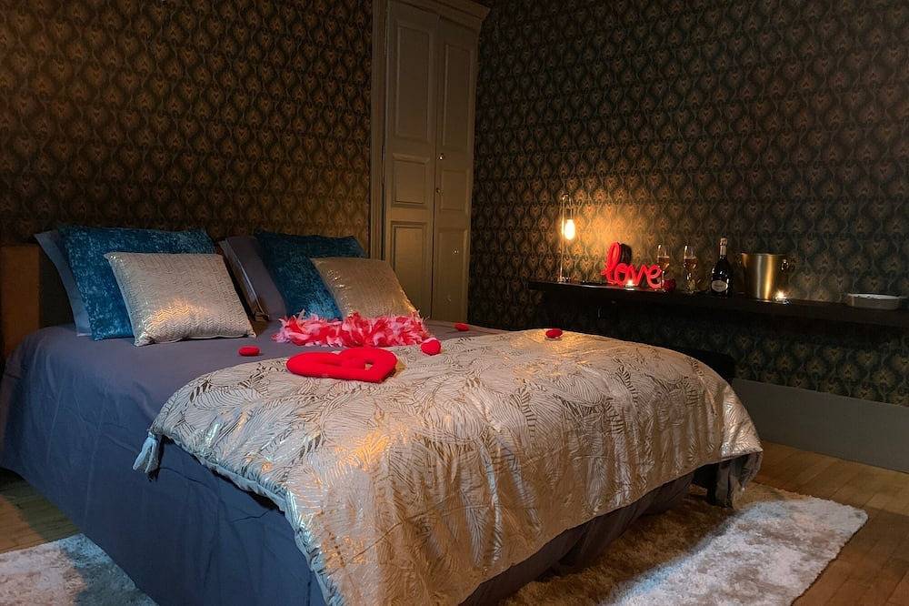 Ganze Wohnung, Apartment-Honeymoon-Whirlpool-Blick auf den Hof in Dijon, Dijon und Umgebung