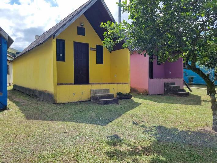 Casas e apartamentos de temporada para 2 pessoas, com vista e terraço e ainda jardim and piscina, com animais de estimação em Macaé