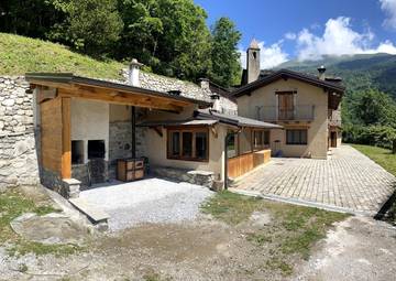 Gîte pour 5 personnes, avec jardin, animaux acceptés à San Damiano Macra