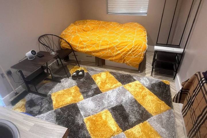 Apartment for 2 people, with pets in Harrow